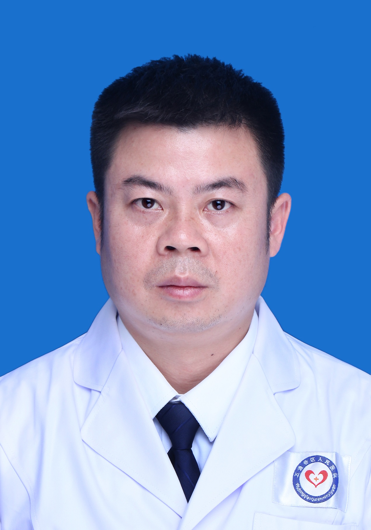 许  斌